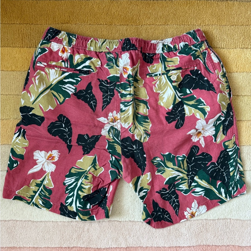 Todd Snyder 7” Casual Short in Red Floral - Picture 3 of 6